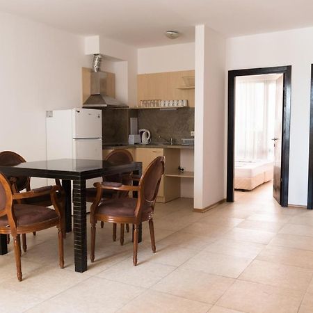 Vm Apartments Robinson Beach Поморие Екстериор снимка