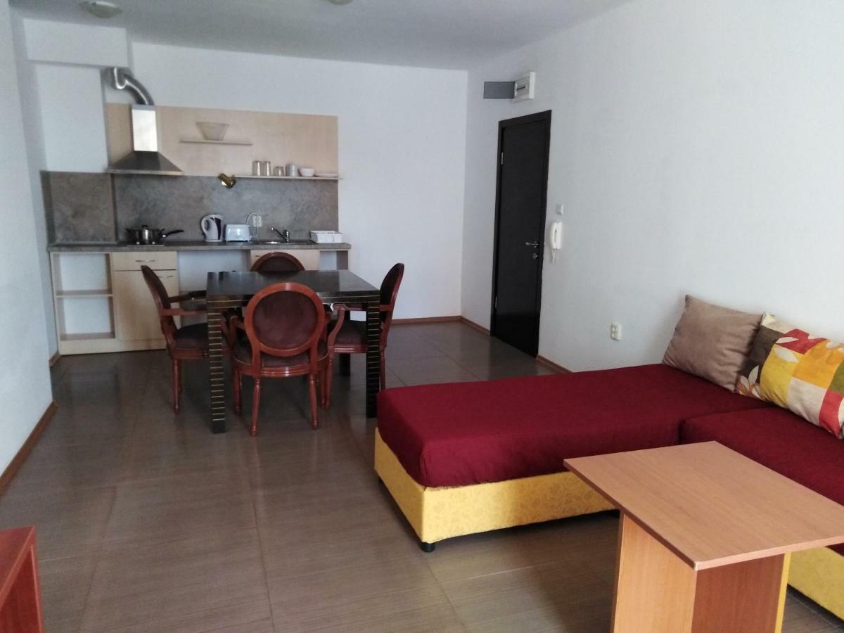 Vm Apartments Robinson Beach Поморие Екстериор снимка