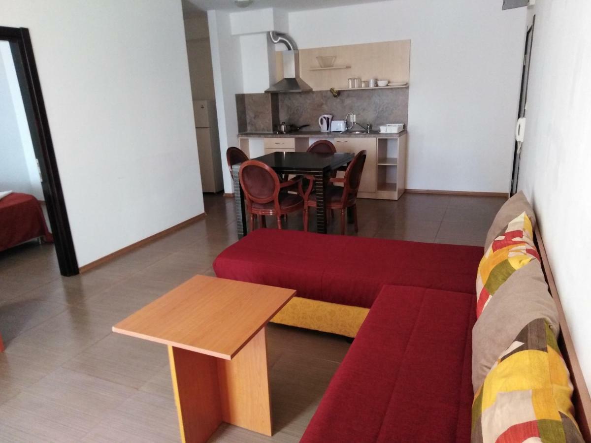 Vm Apartments Robinson Beach Поморие Екстериор снимка