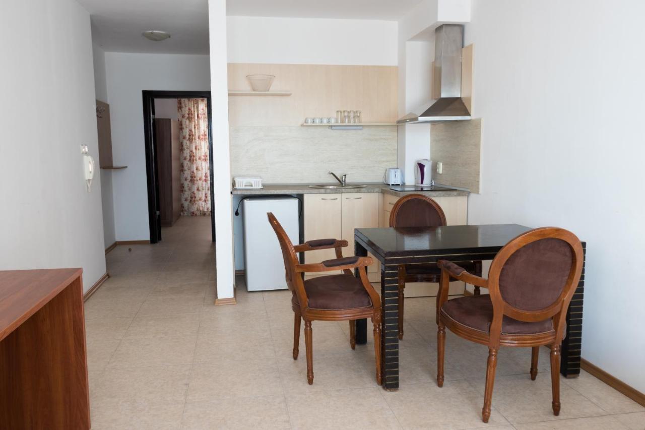 Vm Apartments Robinson Beach Поморие Екстериор снимка